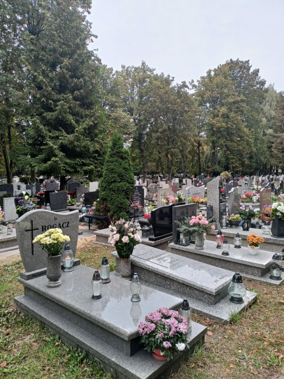 Ceny zniczy i wiązanek. Cmentarz Winiarski - Piątkowo Poznań