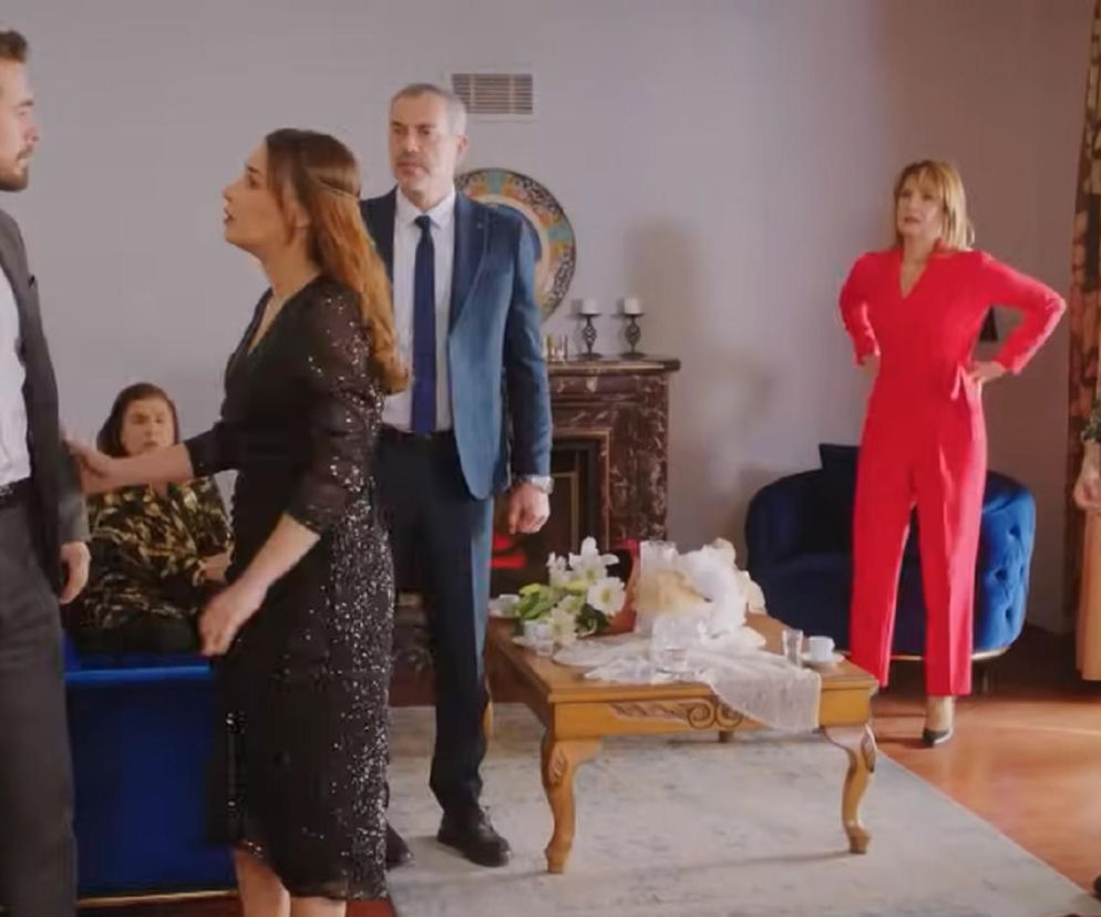 Miłość i nadzieja, odcinek 362: Skandal po zaręczynach Sili i Kuzeya. Naciye zmiesza z błotem jej matkę - ZDJĘCIA