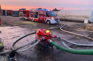 Kolejny pożar na terenie zakładu recyklingu w Przysiece Polskiej niedaleko Kościana [ZDJĘCIA]