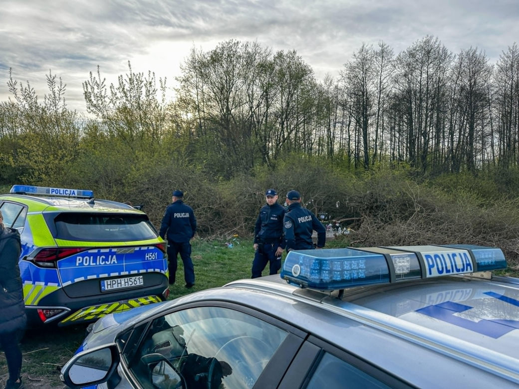 Makabryczne znalezisko w miejscu śmierci Mai z Mławy To znajdowało się w zakopanym pudełku