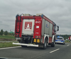 Ciężarówka blokuje przejazd obwodnicą Wąchocka