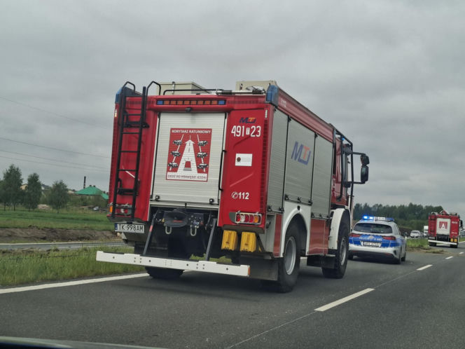 Ciężarówka blokuje przejazd obwodnicą Wąchocka
