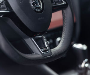 Skoda Octavia RS Challenge vs Peugeot 308 GTi