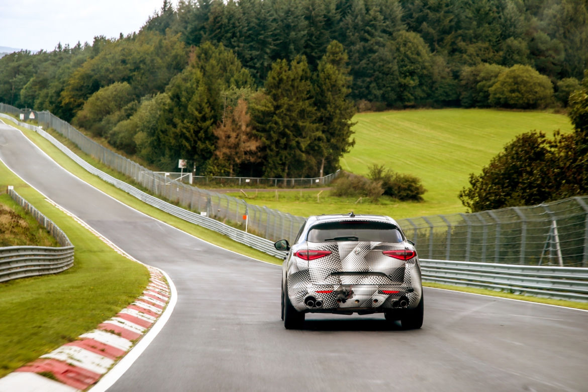 Alfa Romeo Stelvio Quadrifoglio na torze Nurburgring