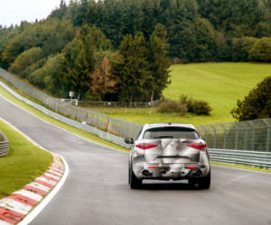 Alfa Romeo Stelvio Quadrifoglio na torze Nurburgring