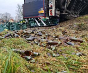 Troszkowo. Setki litrów piwa rozlały się na drogę