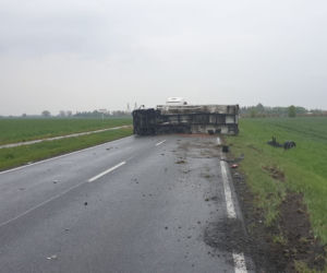 Tragiczny wypadek na trasie Bydgoszcz - Koronowo. Nie żyje 67-letni mężczyzna! [ZDJĘCIA]