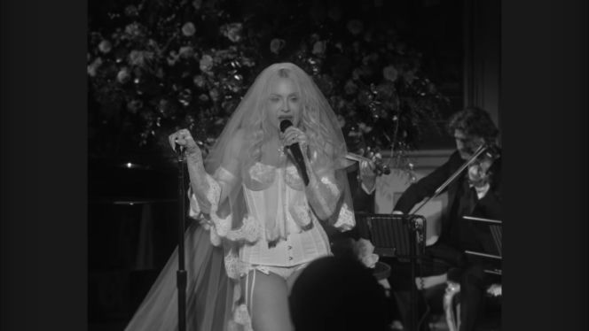 Madonna zachwyca w ślubnym wydaniu. 40 lat temu nosiła się podobnie!