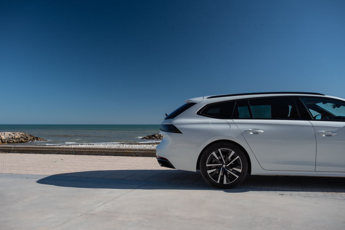 Peugeot 508 Hybrid i Peugeot 3008 Hybrid4