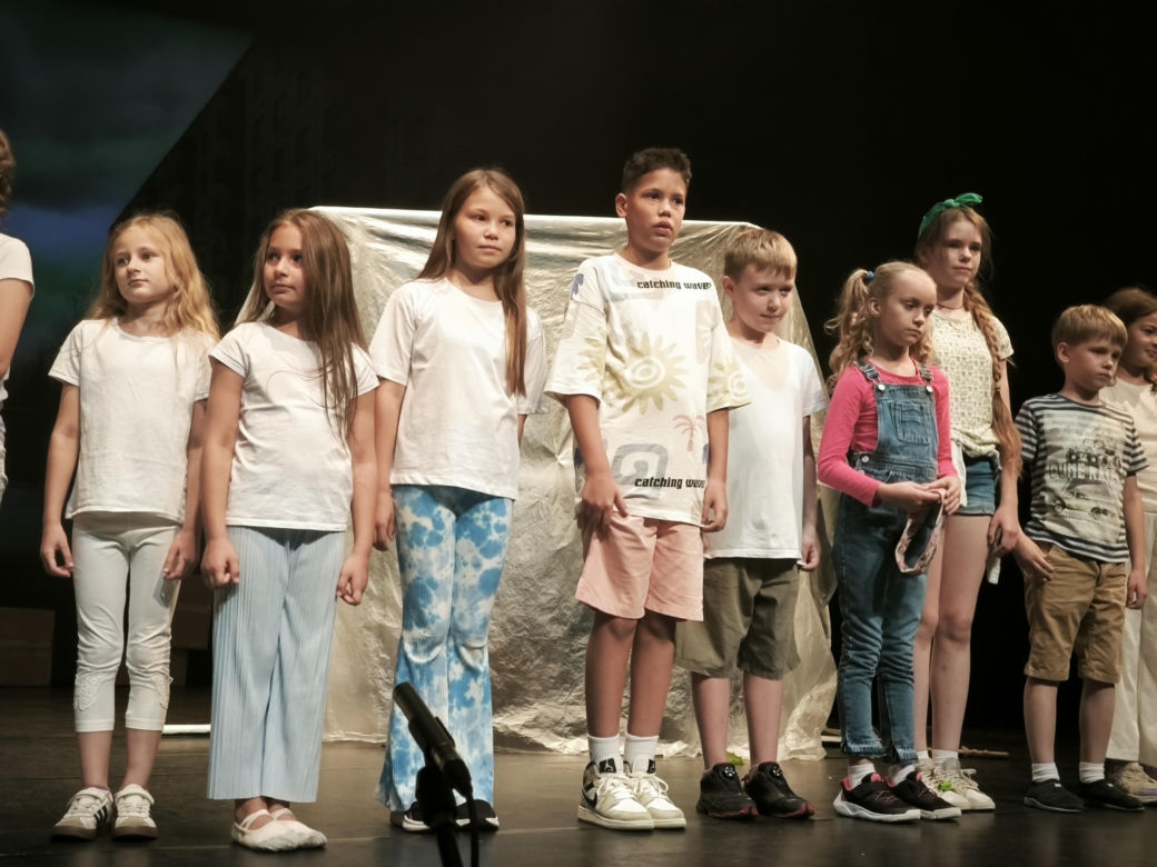 Spektakl na zakończenie warsztatów teatralnych w Teatrze Miejskim w Lesznie 