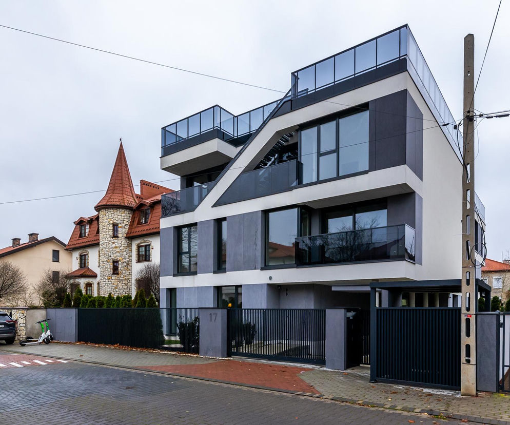 Luksus po warszawsku. Dom-zamek i nowoczesny apartamentowiec stanęły obok siebie na Wilanowie