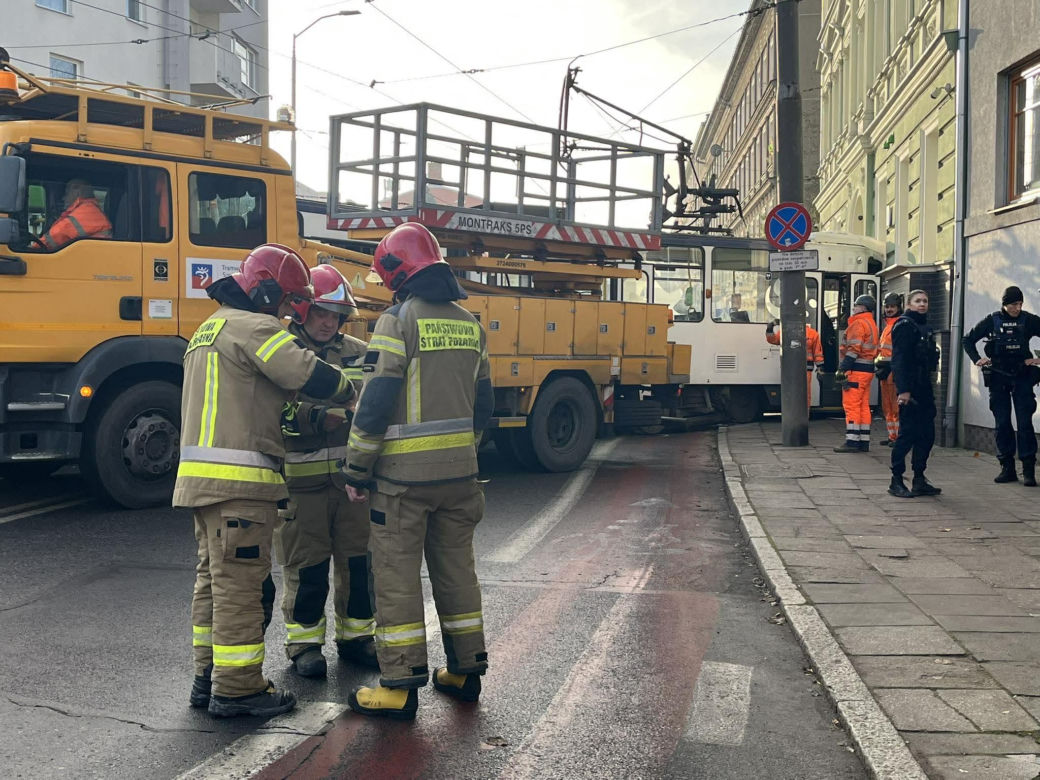 Wykolejenie tramwaju na ulicy Parkowej w Szczecinie
