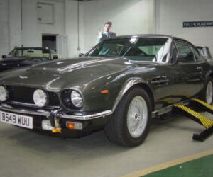 Aston Martin Volante V8