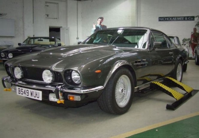 Aston Martin Volante V8