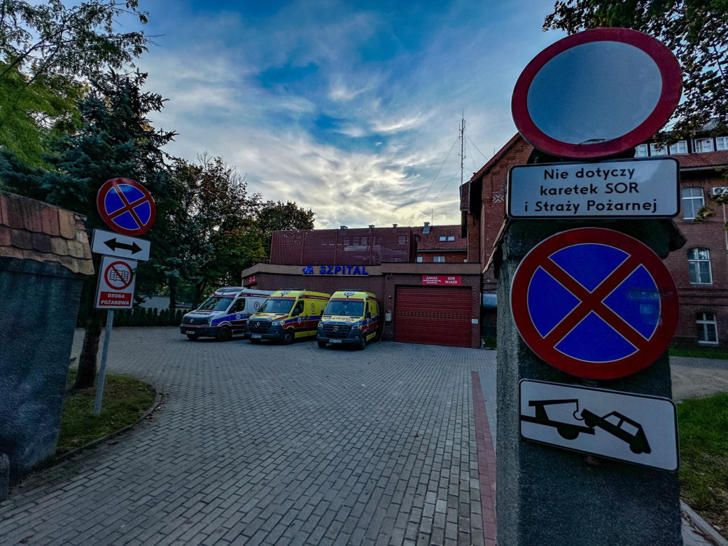 Pacjent wypadł z okna szpitala w Mrągowie i nie przeżył. Sprawą zajmuje się prokuratura