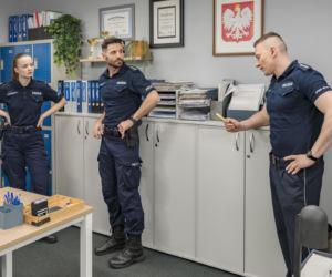 Policjantki i Policjanci, odcinek 1387: makabryczne odkrycie w busie prowadzi policjantów na plan horroru, gdzie fikcja miesza się z przerażającą rzeczywistością