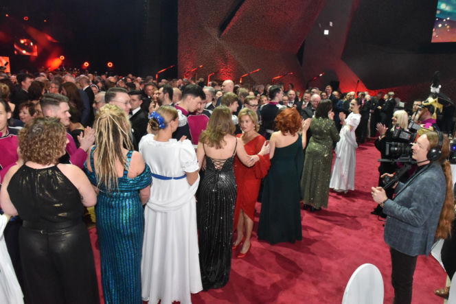 XIV Marszałkowski Bal Dobroczynny w CKK Jordanki. Zdjęcia ze środka. Efektowne kreacje VIP-ów