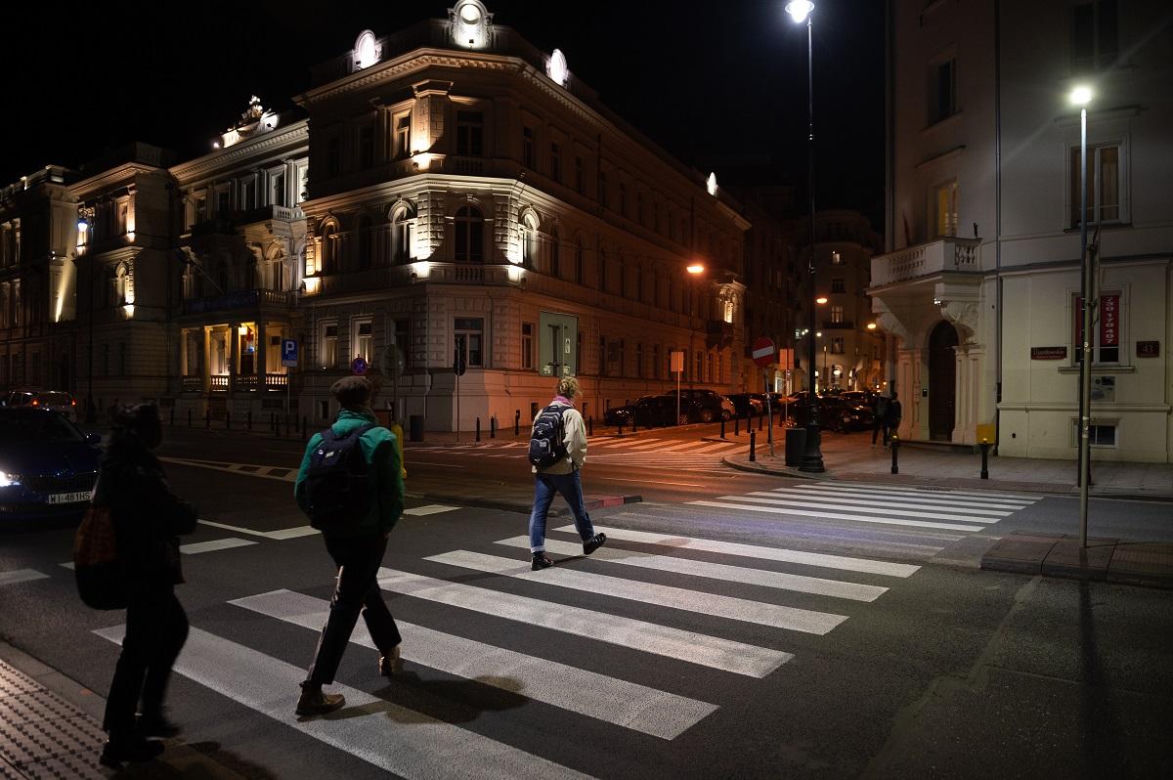 Doświetlanie przejść dla pieszych w Warszawie