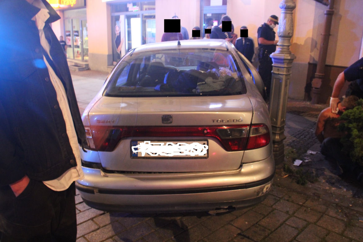Wariacki rajd pijanego kierowcy po deptaku w Kielcach! Zdjęcia z wypadku