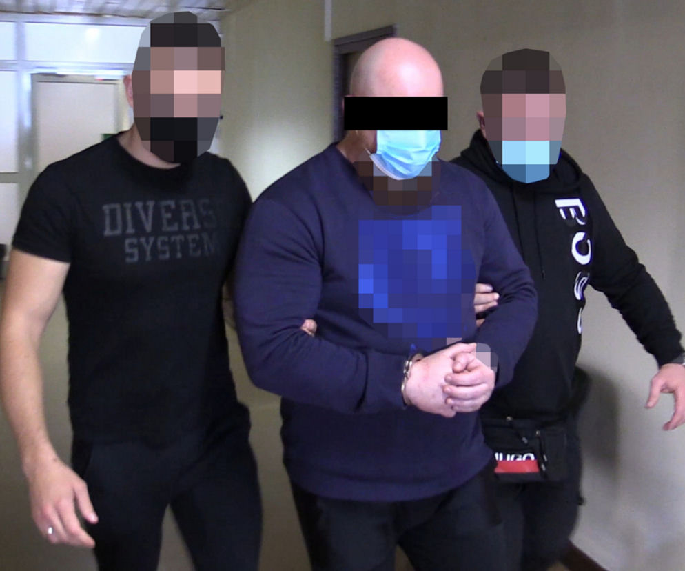 Miał broń i narkotyki. Był poszukiwany listem gończym