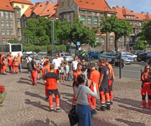 Protest ratowników medycznych w centrum Katowic. Domagają się podwyżek, zablokowali główną ulicę miasta [ZDJĘCIA]