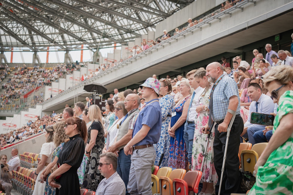 Białystok. Kongres Świadków Jehowy zgromadził tłumy na Stadionie Miejskim
