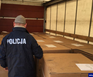 Zabezpieczyli 10 ton nielegalnego tytoniu. Połączone siły policjantów i funkcjonariuszy KAS