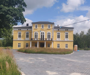 To jedno z najpiękniejszych miast na Śląsku. Czaruje jedynym takim pałacem myśliwskim w Polsce