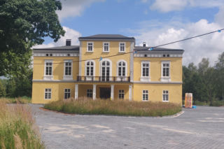 To jedno z najpiękniejszych miast na Śląsku. Czaruje jedynym takim pałacem myśliwskim w Polsce