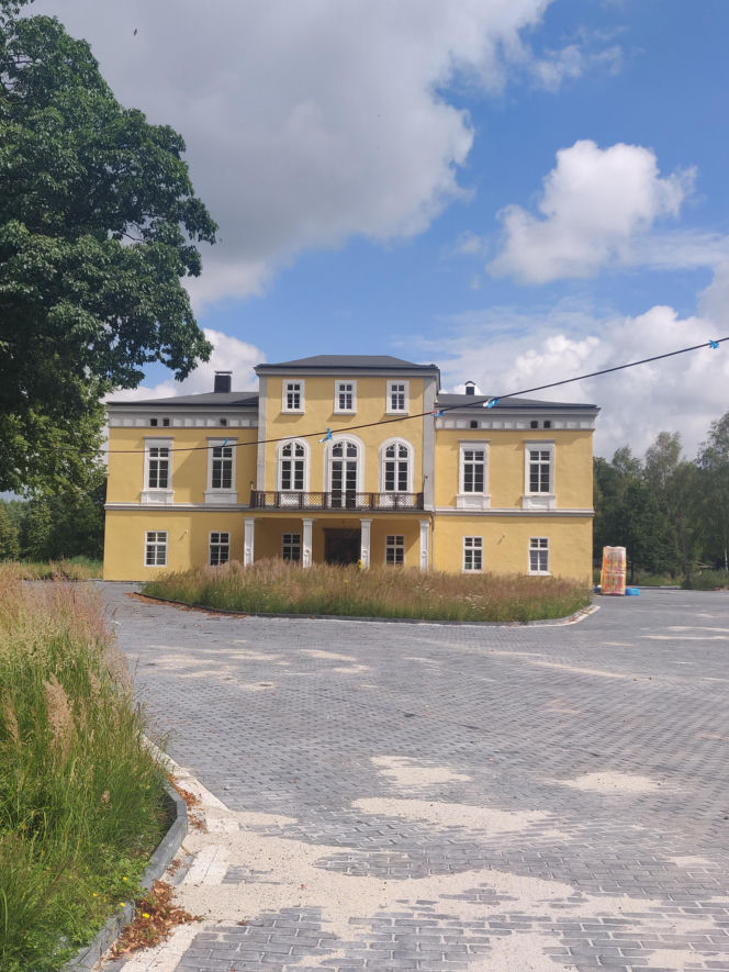 To jedno z najpiękniejszych miast na Śląsku. Czaruje jedynym takim pałacem myśliwskim w Polsce