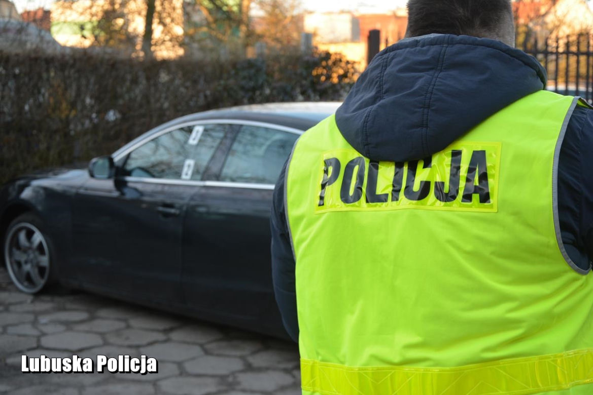 Skradzione Audi A5 odzyskane, podejrzany 23-latek w kajdankach