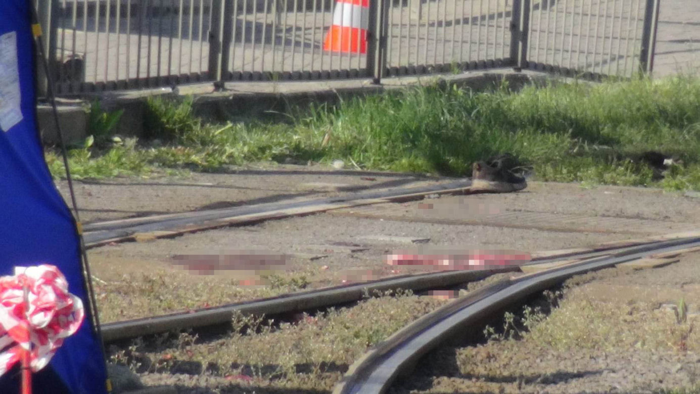 Makabryczny wypadek na Nowym Bemowie. Nie żyje mężczyzna zmiażdżony przez tramwaj
