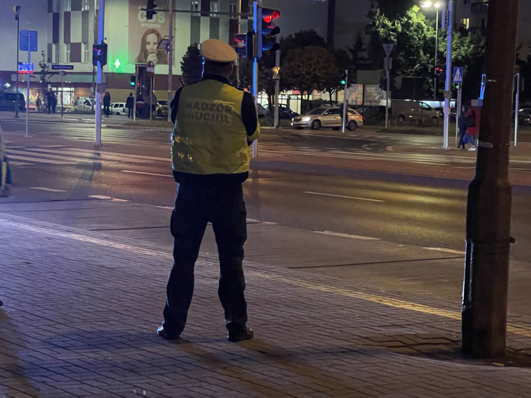 Miejski autobus potrącił pieszą na Gocławiu. Poszkodowana trafiła do szpitala