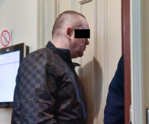 Zatłukł Andrzeja kijem i chciał upozorować wypadek.