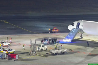 Lotnisko Okęcie: Afera na pokładzie! Hiszpan otworzył drzwi samolotu, wyleci z Polski