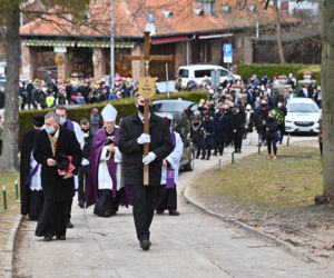 GDAŃSK: Pogrzeb Piotra Świąca. Dziennikarza żegnają tłumy