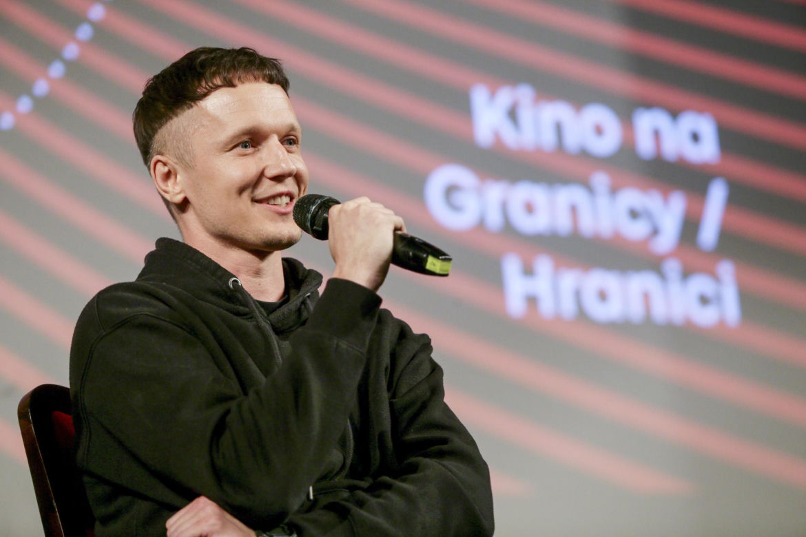 Filip Pławiak kiedyś i dziś. Tak przez lata zmieniał się ulubieniec widzów z serialu "Chyłka"