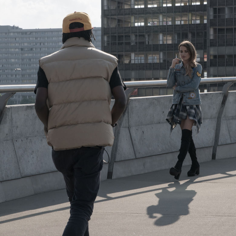 Plan teledysku Kasi Moś "Pryzmat" z udziałem Maffashion