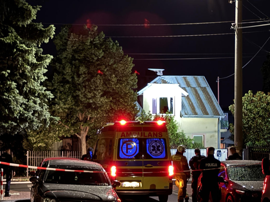 Antyterroryści zatrzymali mężczyznę w Ząbkach. Zabarykadował się w domu