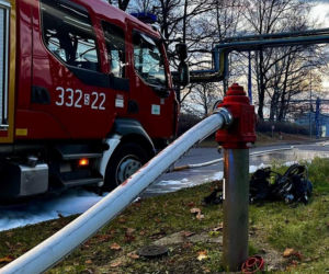 Pożar na terenie dawnej rafinerii w Czechowicach-Dziedzicach. Czarny dym nad miastem