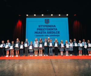Najzdolniejsi uczniowie odebrali stypendia Prezydenta Miasta Siedlce