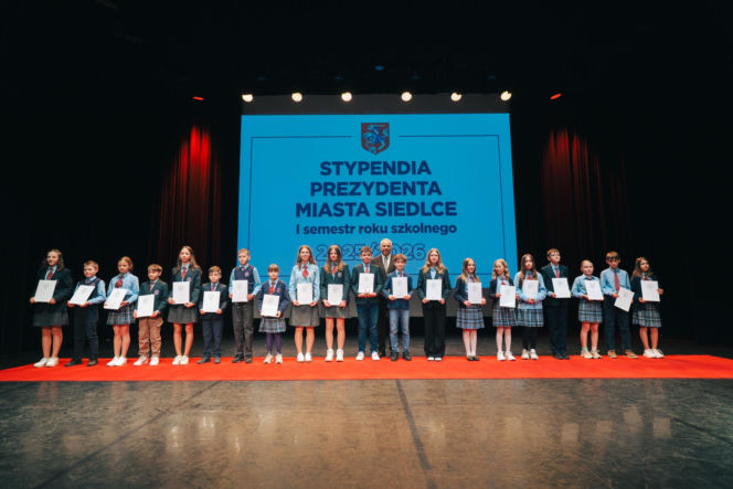 Najzdolniejsi uczniowie odebrali stypendia Prezydenta Miasta Siedlce