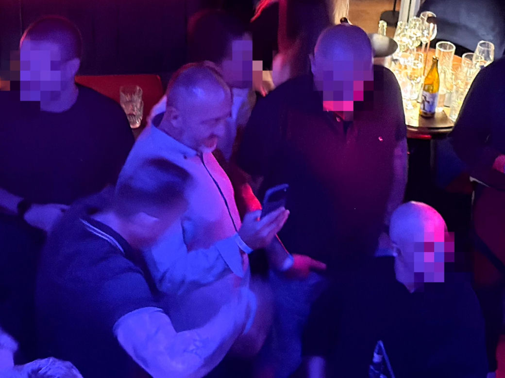 Posłowie Bartosz Romowicz i Piotr Górnikiewicz po wieczornym głosowaniu przyjechali do klubu Piano Bar