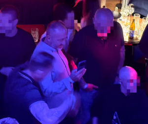 Posłowie Bartosz Romowicz i Piotr Górnikiewicz po wieczornym głosowaniu przyjechali do klubu Piano Bar