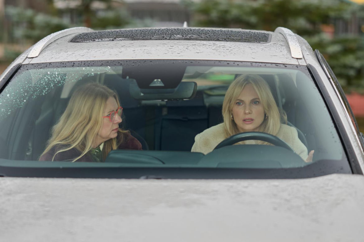 Na Wspólnej, odc 4031. Monika (Sylwia Gliwa), Renata (Marta Jankowska)