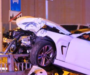 Dramatyczny wypadek na S8. BMW wylądowało na barierze