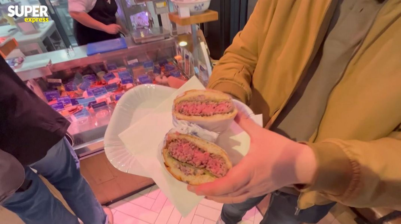 Przed meczem Czechy - Polska testujemy w Pradze najlepszego burgera w Europie