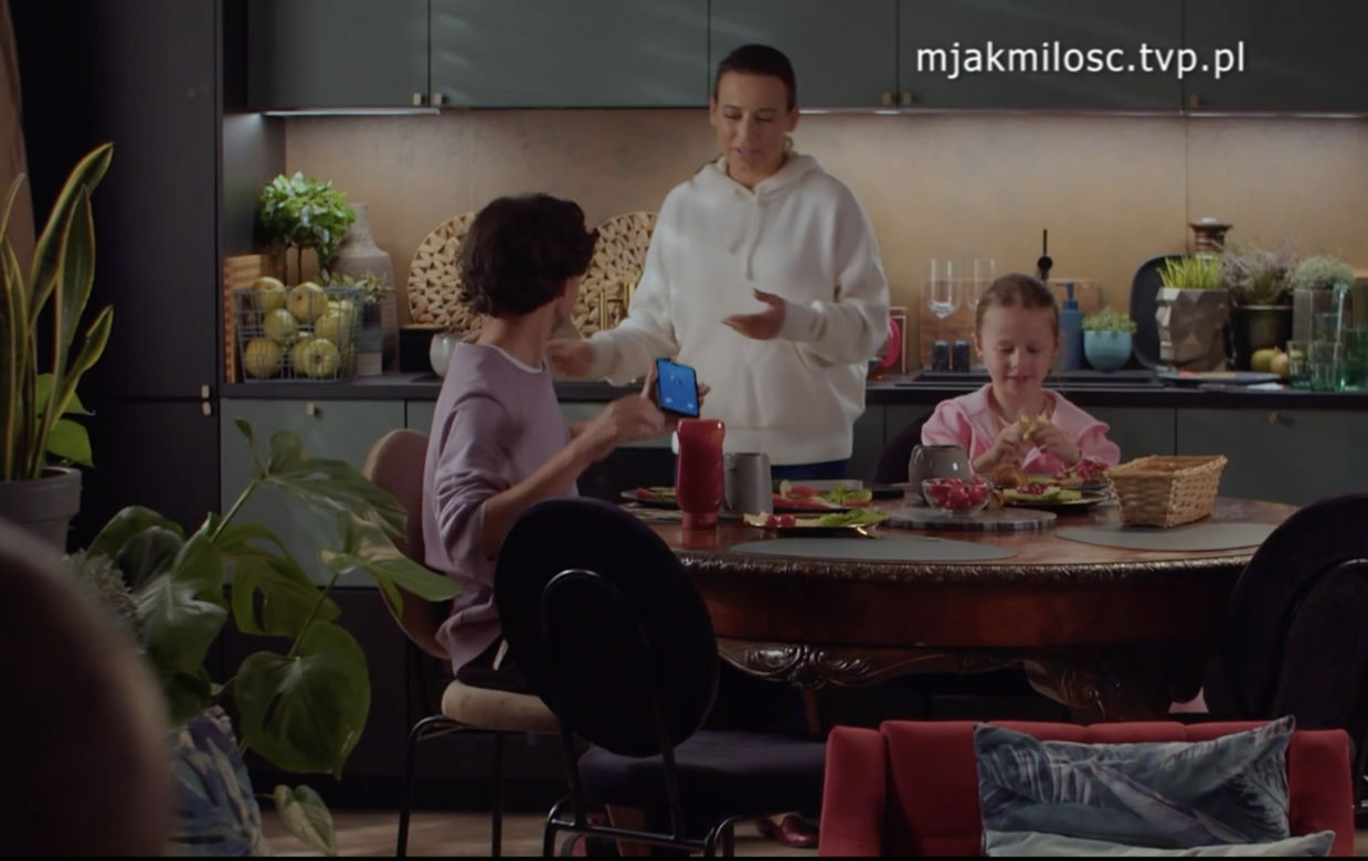 M jak miłość. Magda (Anna Mucha), Nadia (Mira Fareniuk), Maciek (Franciszek Przanowski)