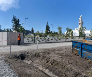 Teren wokół rekordowego pomnika Matki Boskiej w Konotopiu zamknięty z powodów bezpieczeństwa. Chętnych na zwiedzanie jednak nie brakuje