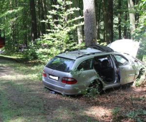 Koszmarny wypadek w powiecie kołobrzeskim. Nie żyje jedna osoba, troje dzieci w szpitalu